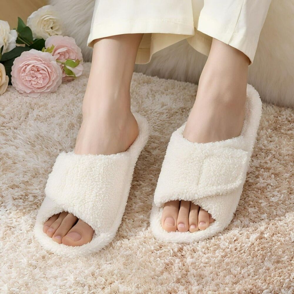 Women's Fuzzy Cream Slippers NEW